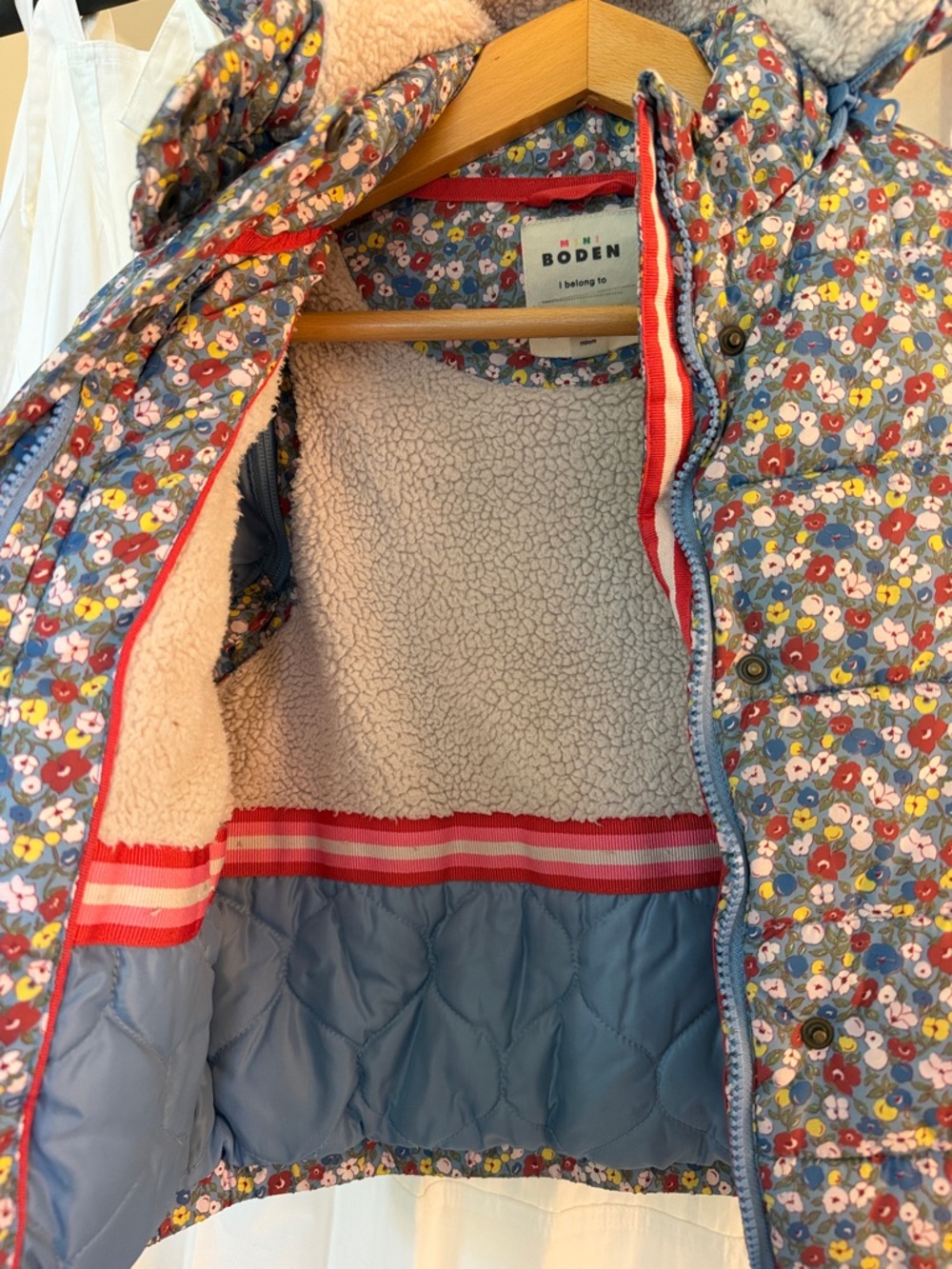 Mini Boden Kids Floral 3-1 Puffer Jacket in Blue Floral Size 4-5 - Picture 4 of 6